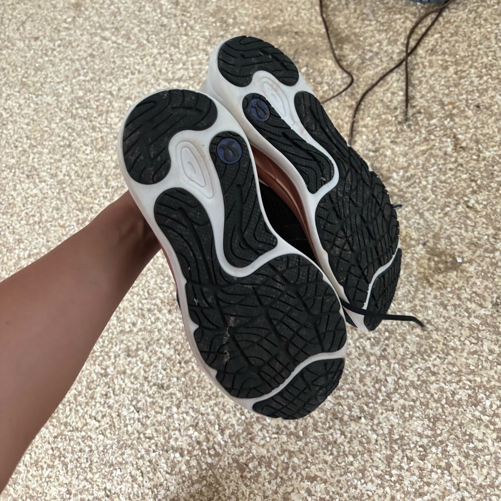 Lululemon blissful women's running shoe - Picture 5 of 6